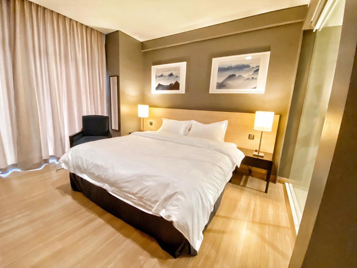 Straits Suite By C Homestay Malacca Bagian luar foto