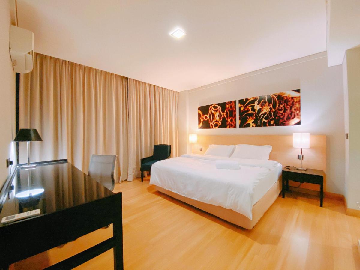 Straits Suite By C Homestay Malacca Bagian luar foto