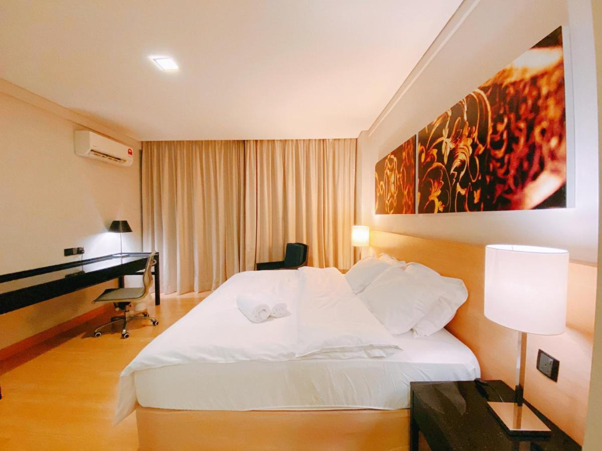 Straits Suite By C Homestay Malacca Bagian luar foto