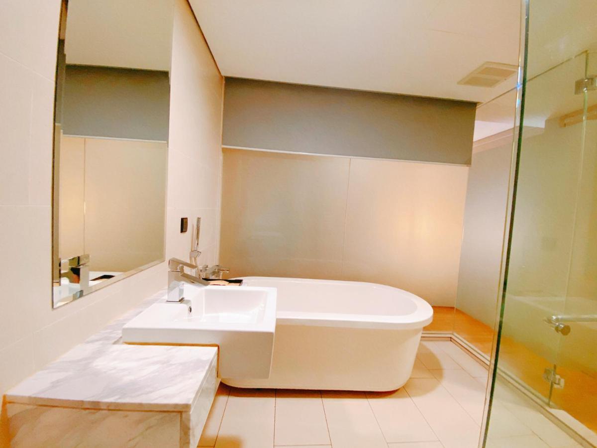 Straits Suite By C Homestay Malacca Bagian luar foto