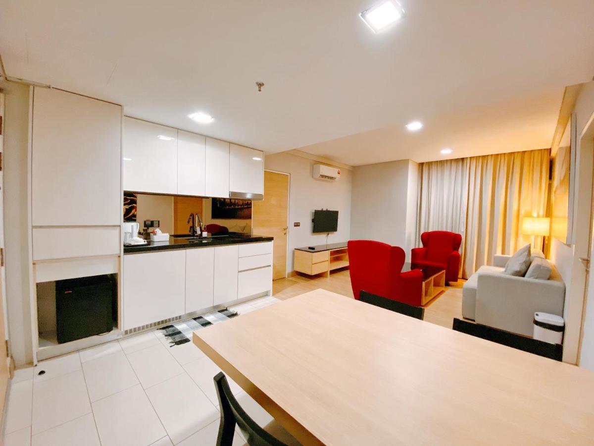 Straits Suite By C Homestay Malacca Bagian luar foto