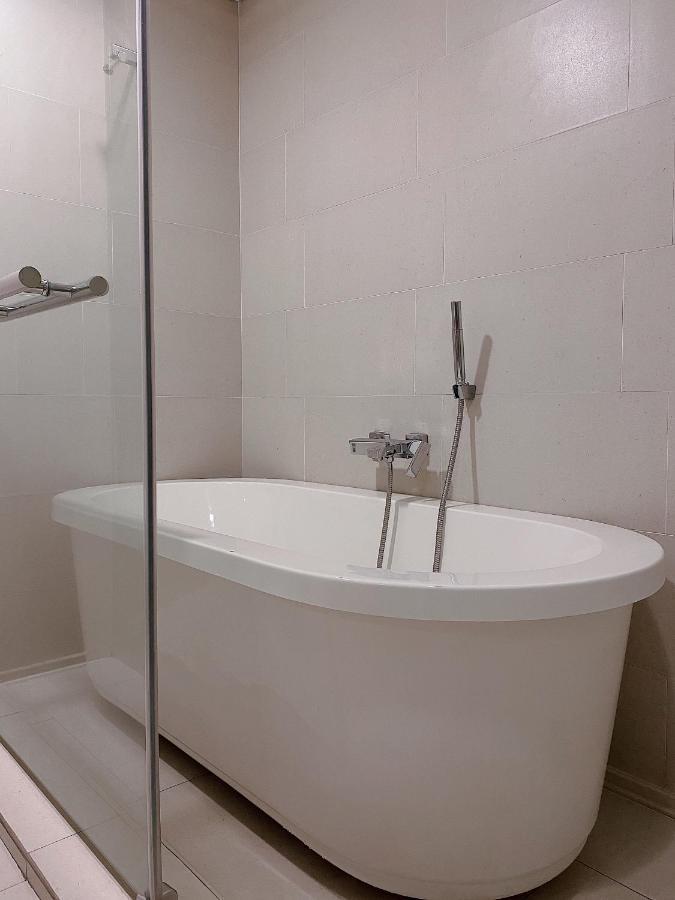 Straits Suite By C Homestay Malacca Bagian luar foto