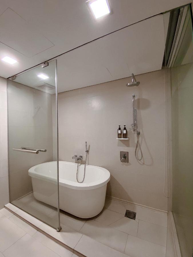 Straits Suite By C Homestay Malacca Bagian luar foto
